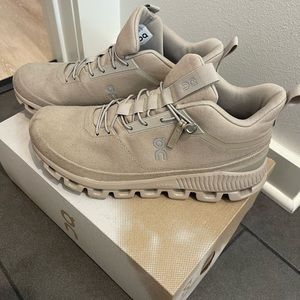 On Cloud Hi Monochrome - Women’s 9.5